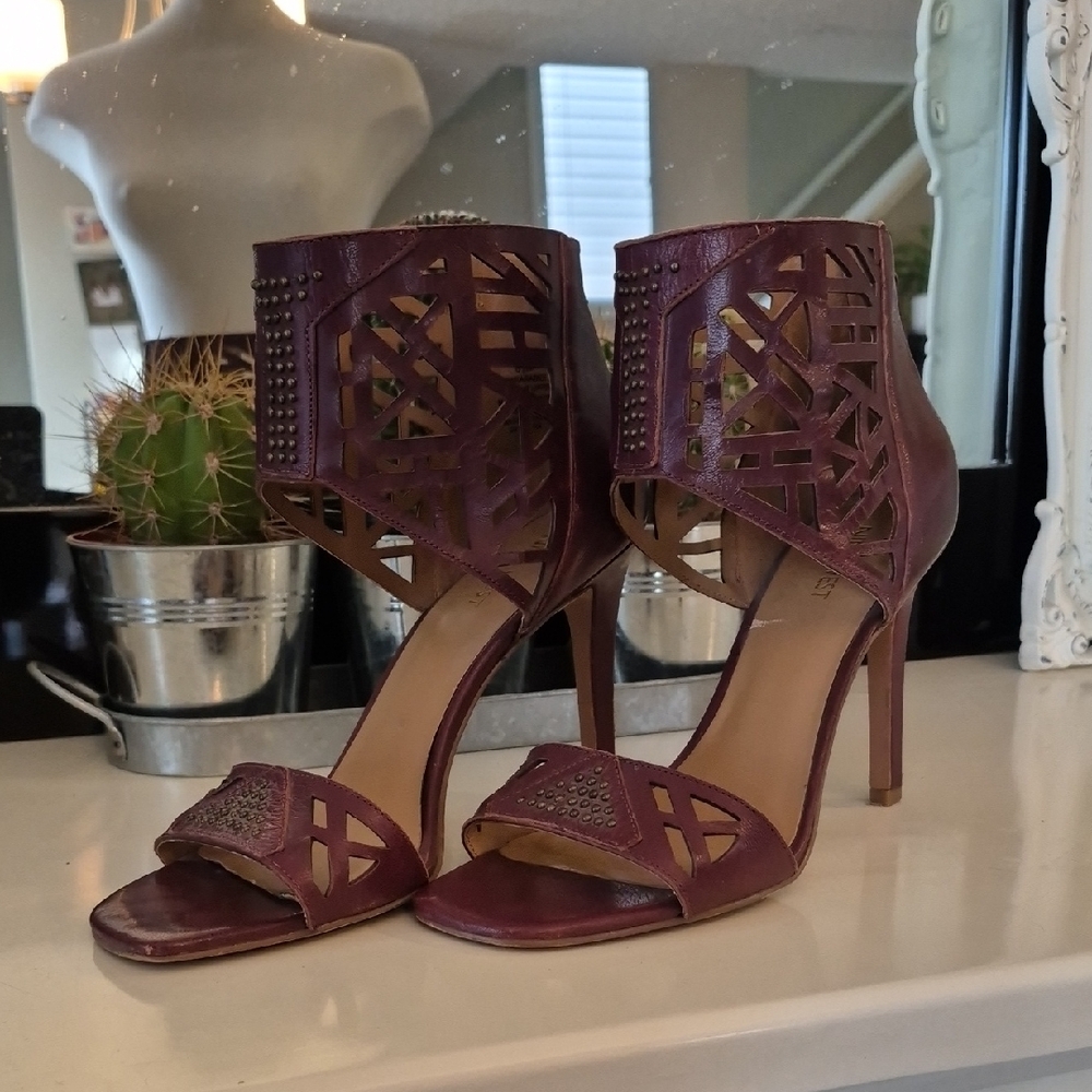 Nine West Burgundy Cutout Heels